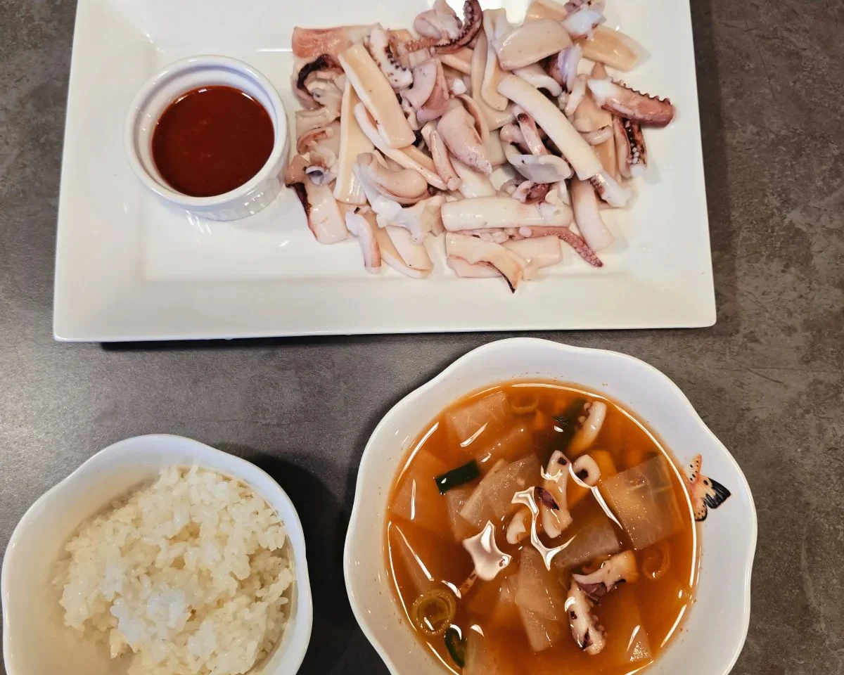 칼칼 시원함의 끝판왕! 오징어무국 레시피, 실패 없는 황금비율 끓이는법