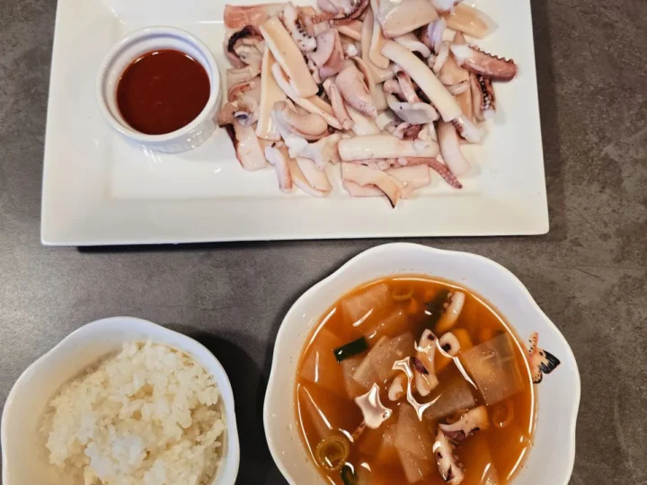 칼칼 시원함의 끝판왕! 오징어무국 레시피, 실패 없는 황금비율 끓이는법