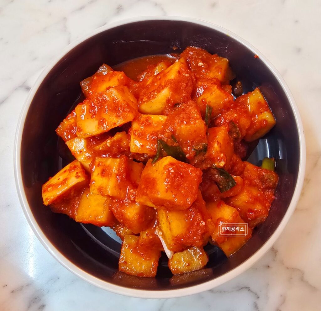 여름무 깍두기 담그는법 (아린 맛 없는 황금 레시피) 설렁탕집 이모님 비법! | 한끼공작소 1 | 한끼공작소