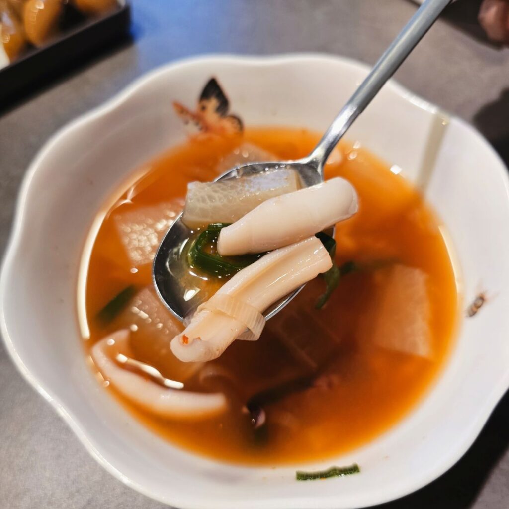 칼칼 시원함의 끝판왕! 오징어무국 레시피, 실패 없는 황금비율 끓이는법 | 한끼공작소 1 4 | 한끼공작소