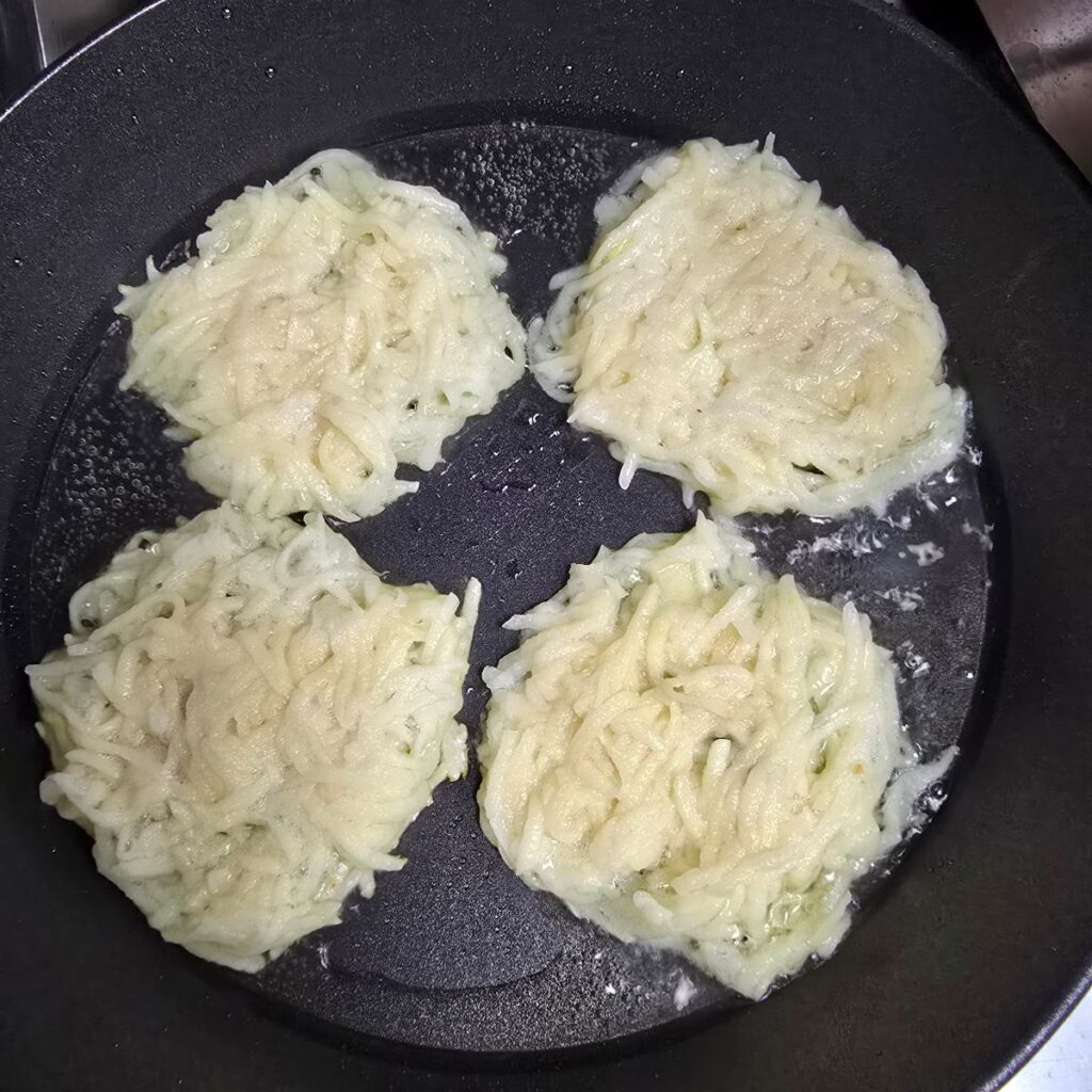 바삭한 감자채전 만들기, 초간단 감자전 만드는법 비오는날 레시피 | 한끼공작소 11 5 | 한끼공작소