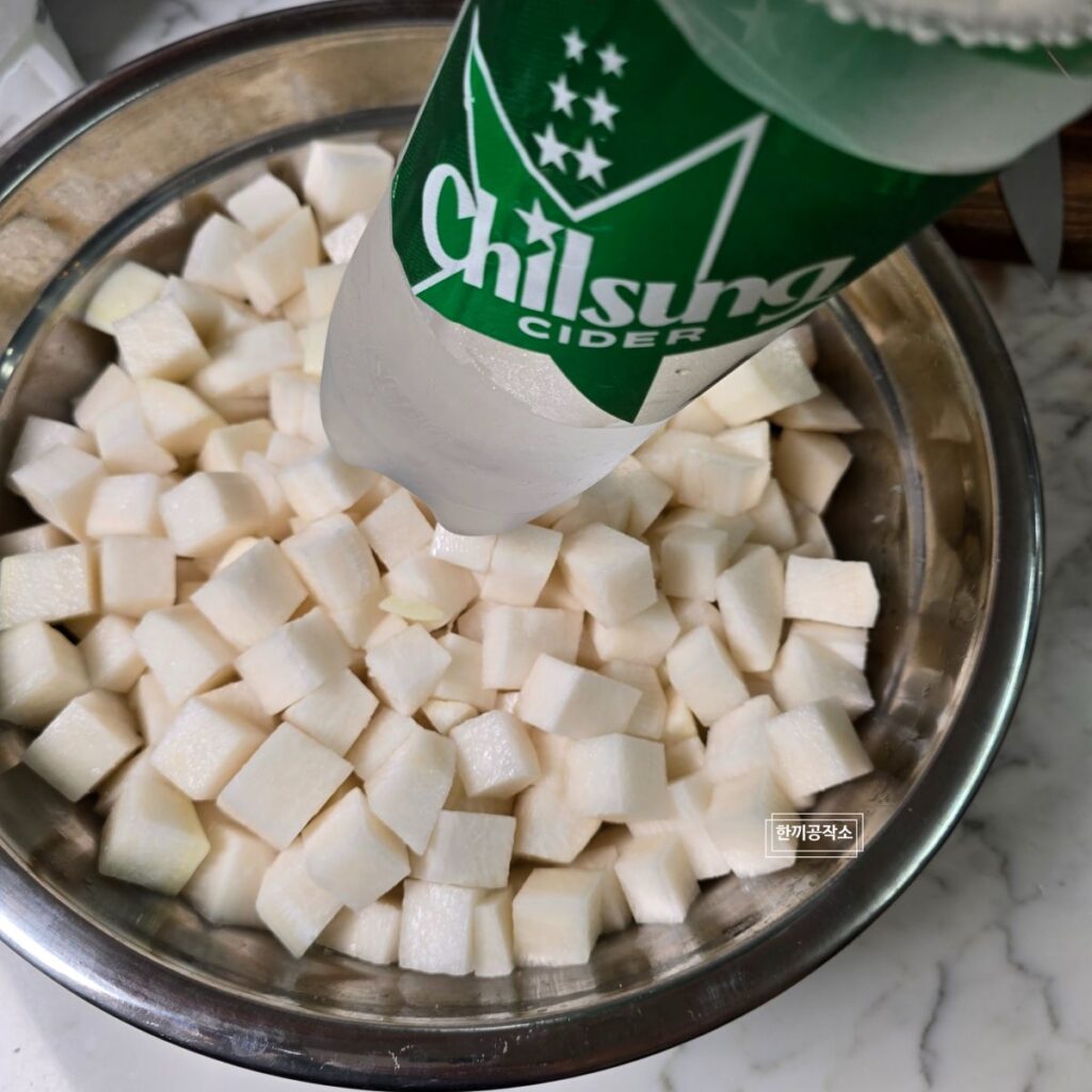 여름무 깍두기 담그는법 (아린 맛 없는 황금 레시피) 설렁탕집 이모님 비법! | 한끼공작소 13 | 한끼공작소