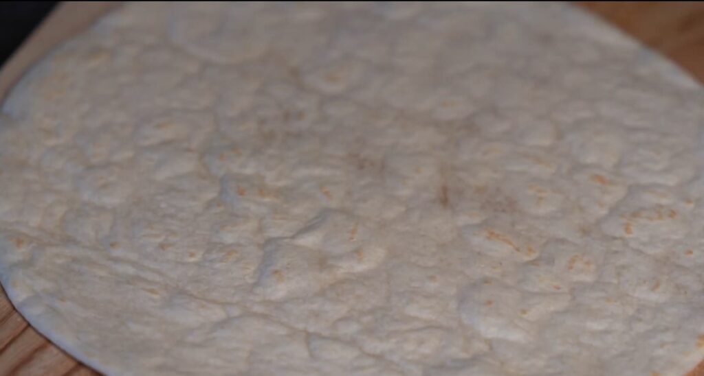 간단 또띠아 피자 만들기! 신선한 샐러드 피자로 즐기는 맥주안주 17 15 16