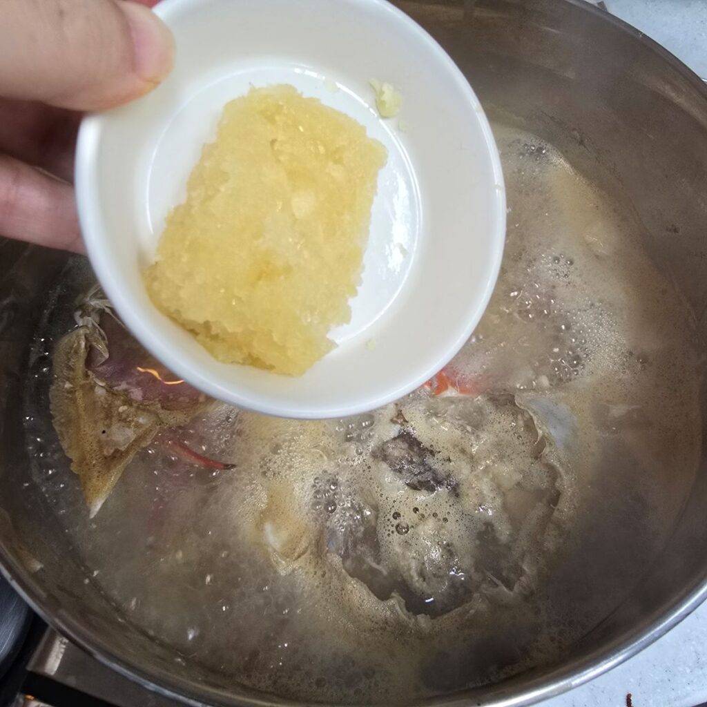 집에서 끓이는 꽃게탕, 시원하고 얼큰한 국물 비법 공개 | 한끼공작소 16 20 | 한끼공작소