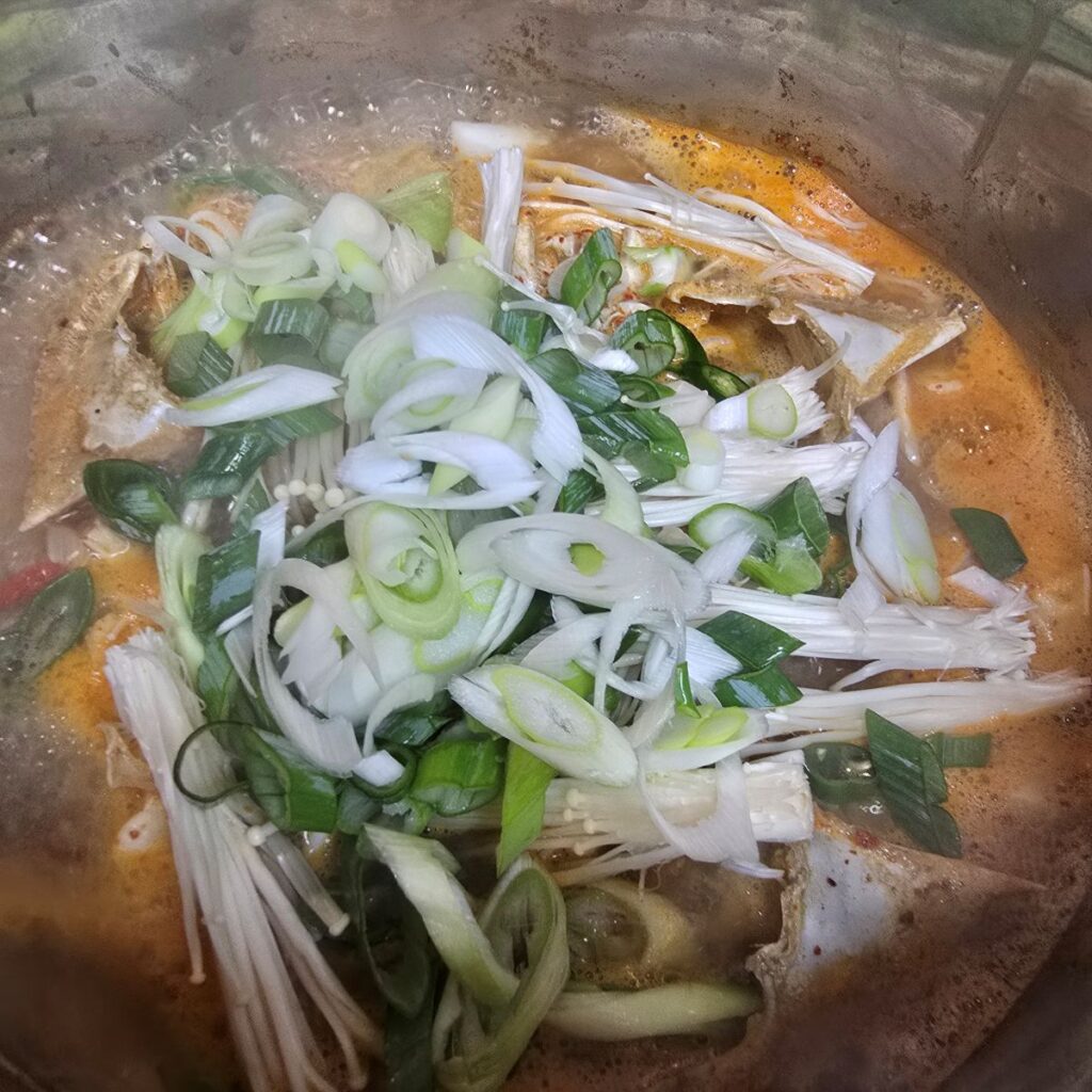 집에서 끓이는 꽃게탕, 시원하고 얼큰한 국물 비법 공개 | 한끼공작소 17 21 | 한끼공작소