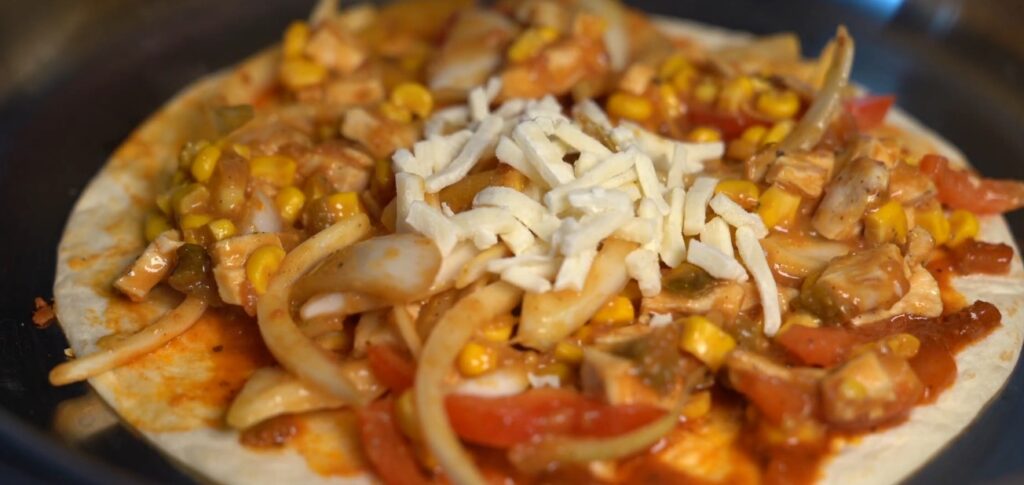 간단 또띠아 피자 만들기! 신선한 샐러드 피자로 즐기는 맥주안주 21 19 16