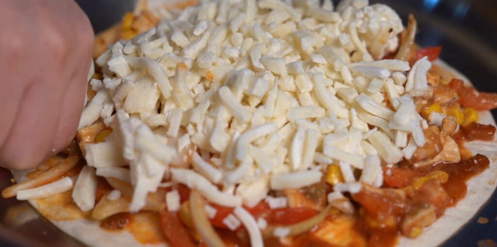 간단 또띠아 피자 만들기! 신선한 샐러드 피자로 즐기는 맥주안주 22 20 14