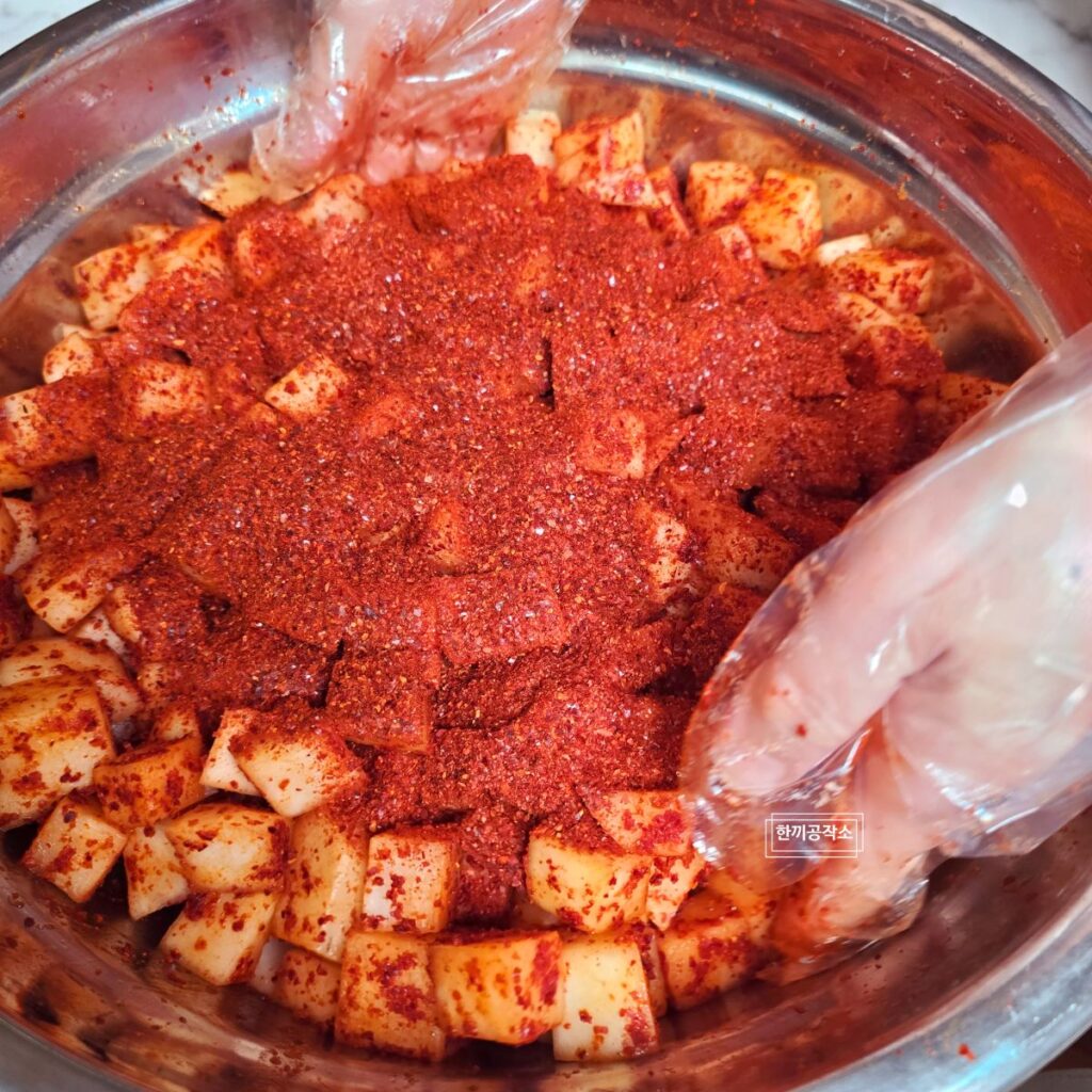 여름무 깍두기 담그는법 (아린 맛 없는 황금 레시피) 설렁탕집 이모님 비법! | 한끼공작소 22 | 한끼공작소