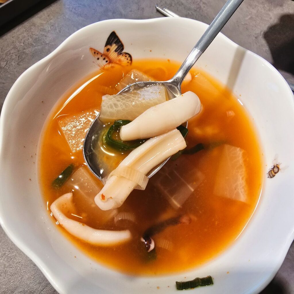 칼칼 시원함의 끝판왕! 오징어무국 레시피, 실패 없는 황금비율 끓이는법 | 한끼공작소 22 4 | 한끼공작소