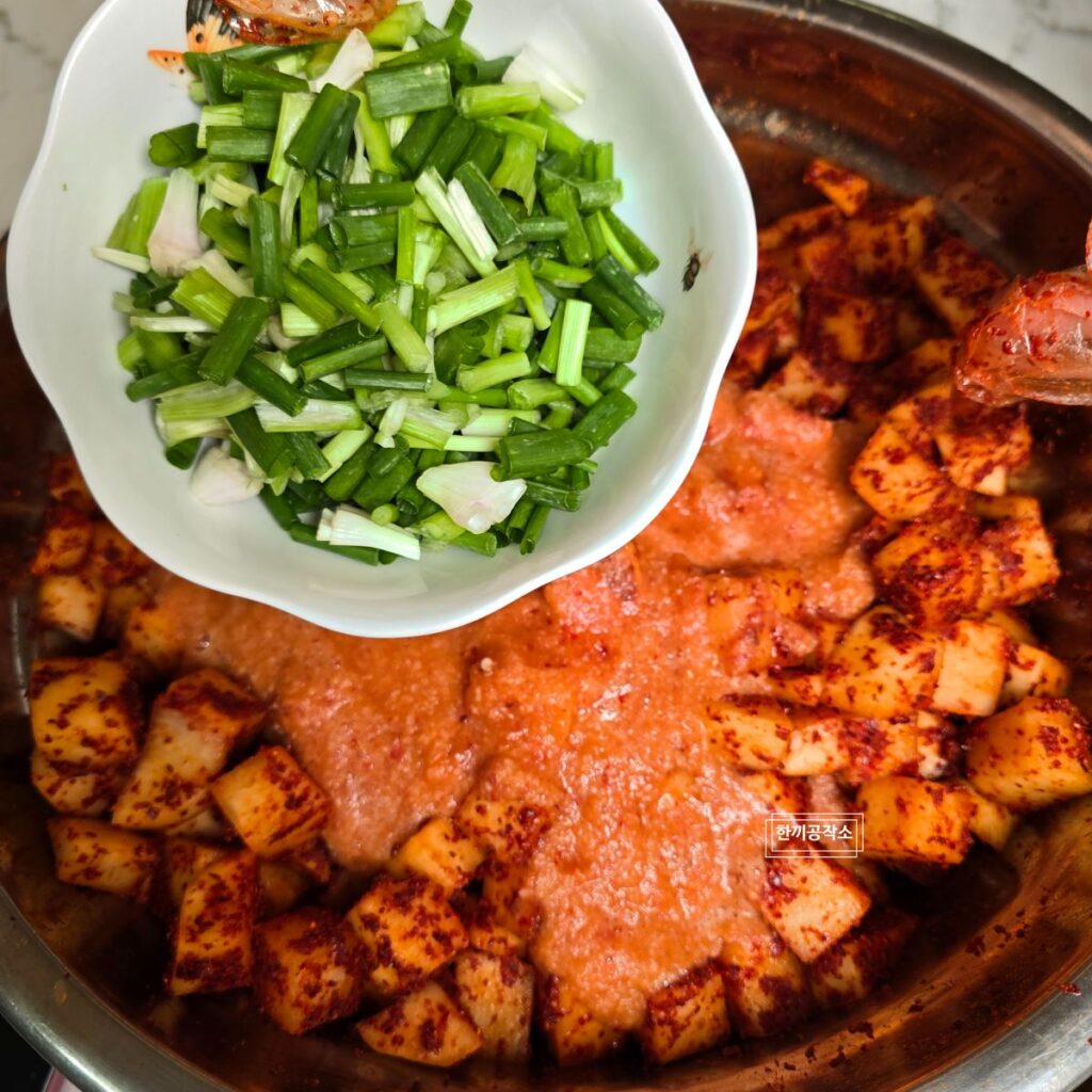 여름무 깍두기 담그는법 (아린 맛 없는 황금 레시피) 설렁탕집 이모님 비법! | 한끼공작소 23 | 한끼공작소