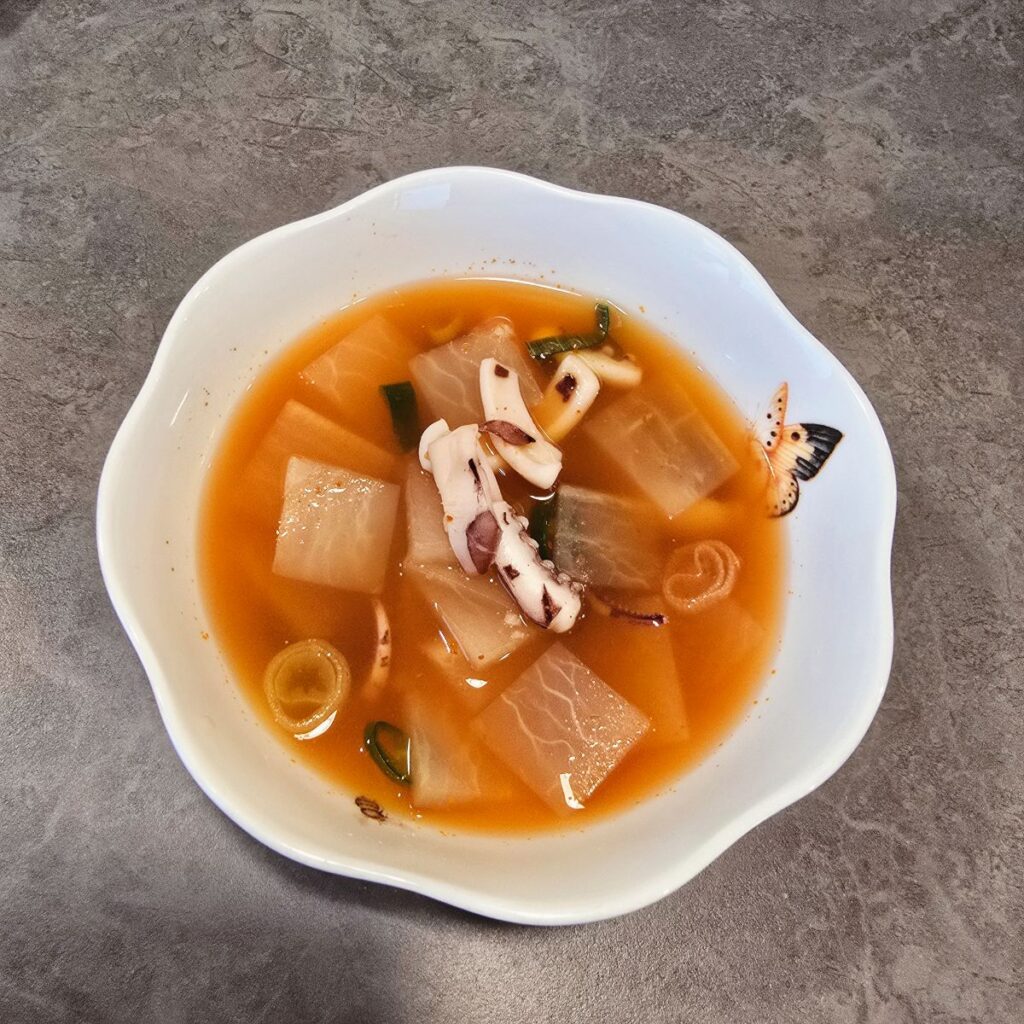 칼칼 시원함의 끝판왕! 오징어무국 레시피, 실패 없는 황금비율 끓이는법 | 한끼공작소 24 3 | 한끼공작소