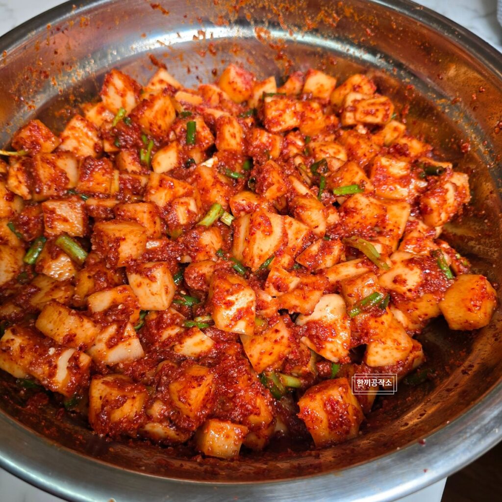 여름무 깍두기 담그는법 (아린 맛 없는 황금 레시피) 설렁탕집 이모님 비법! | 한끼공작소 25 | 한끼공작소