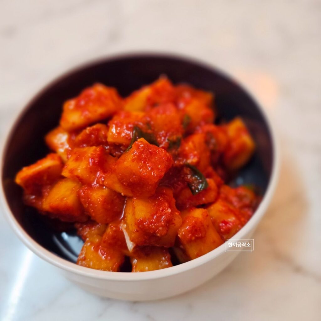 여름무 깍두기 담그는법 (아린 맛 없는 황금 레시피) 설렁탕집 이모님 비법! | 한끼공작소 28 | 한끼공작소