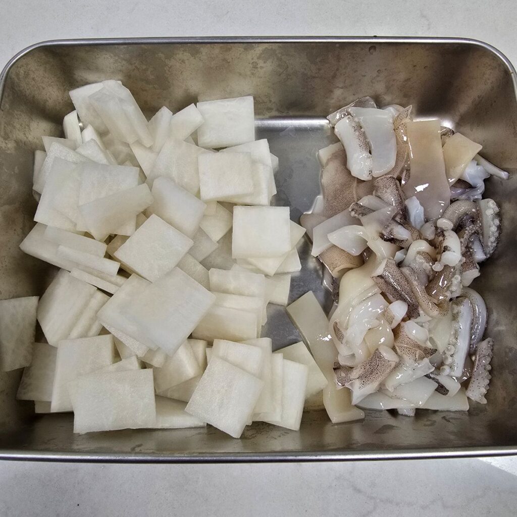 칼칼 시원함의 끝판왕! 오징어무국 레시피, 실패 없는 황금비율 끓이는법 | 한끼공작소 3 4 | 한끼공작소