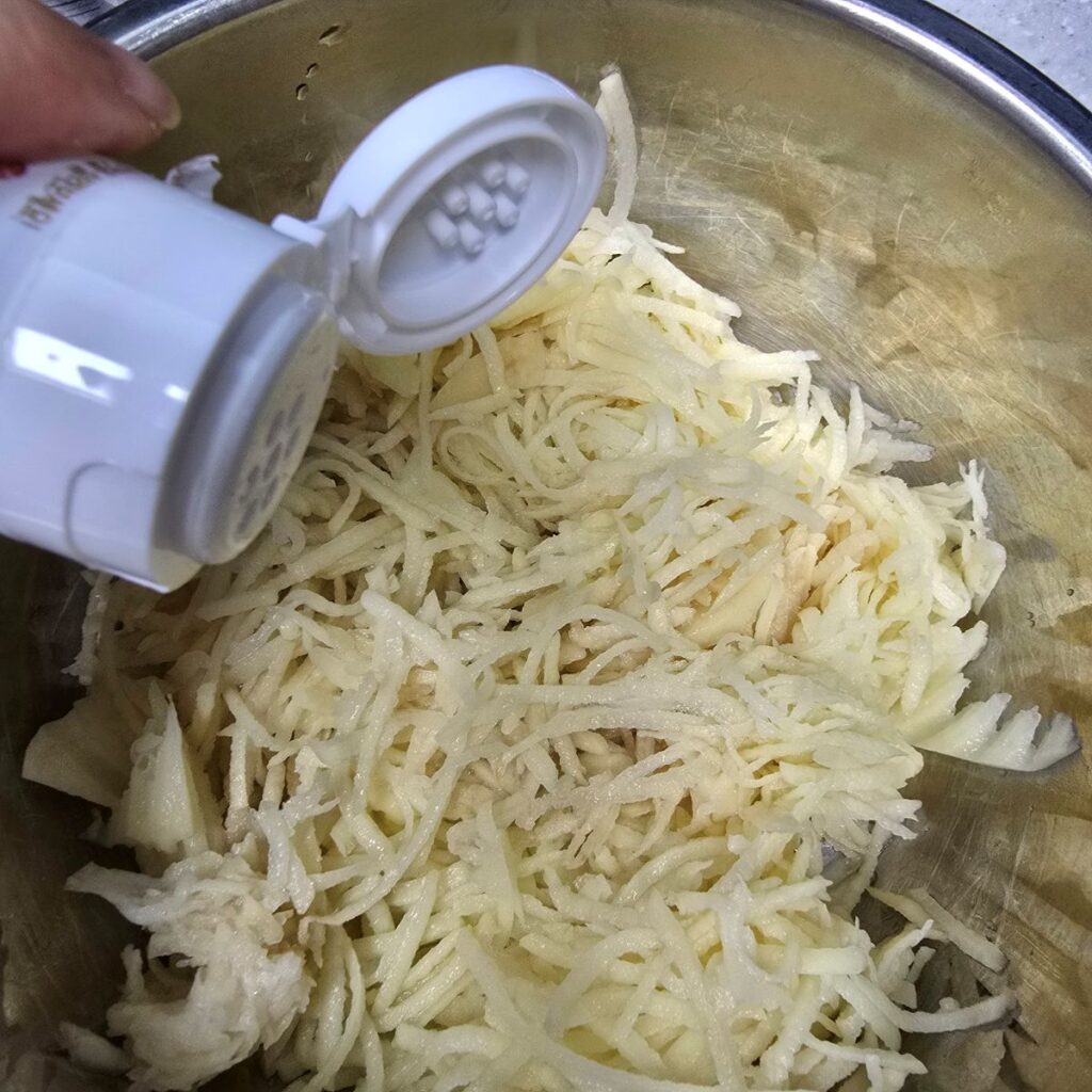 바삭한 감자채전 만들기, 초간단 감자전 만드는법 비오는날 레시피 | 한끼공작소 5 5 | 한끼공작소