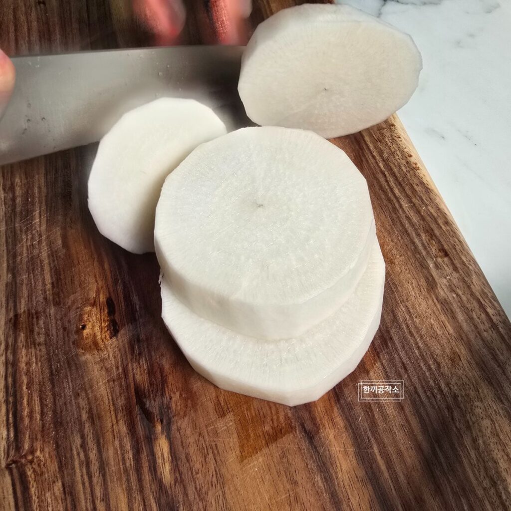 여름무 깍두기 담그는법 (아린 맛 없는 황금 레시피) 설렁탕집 이모님 비법! | 한끼공작소 6 | 한끼공작소