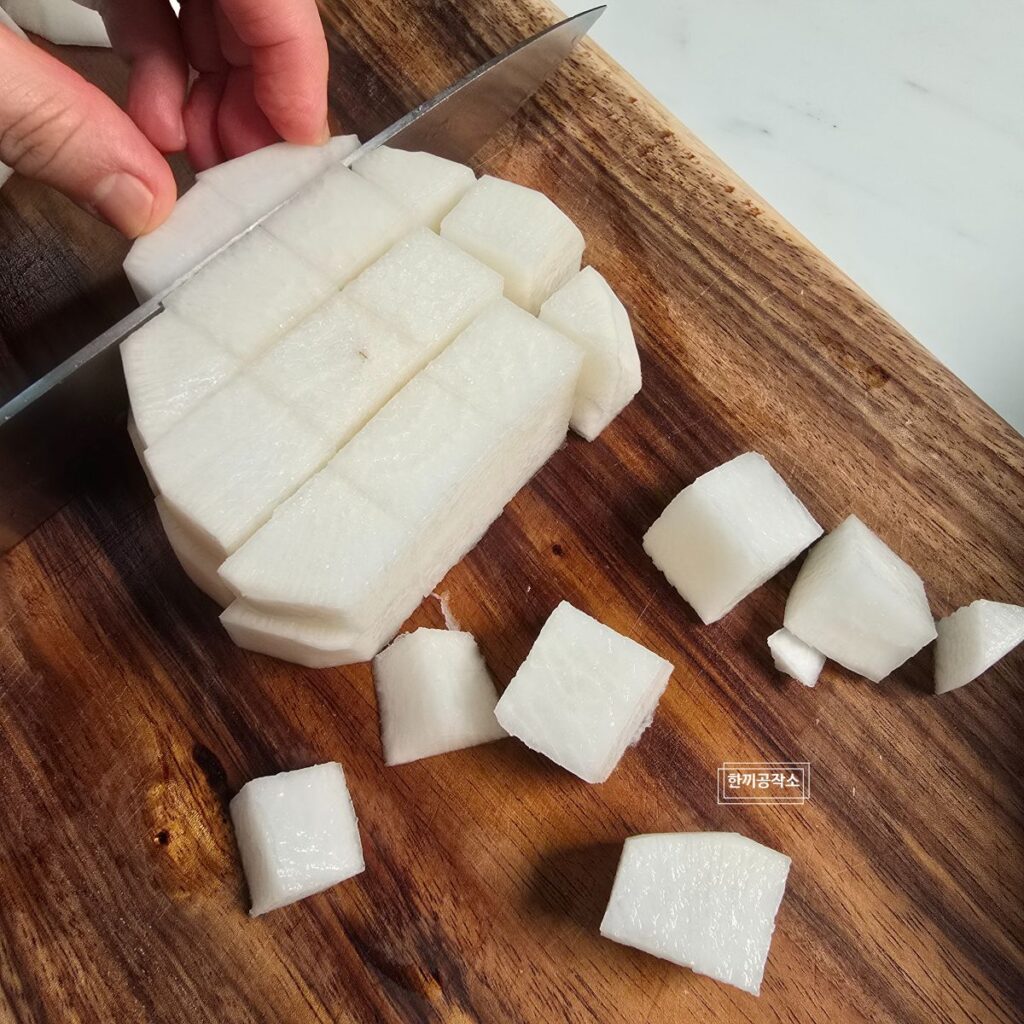 여름무 깍두기 담그는법 (아린 맛 없는 황금 레시피) 설렁탕집 이모님 비법! | 한끼공작소 7 | 한끼공작소