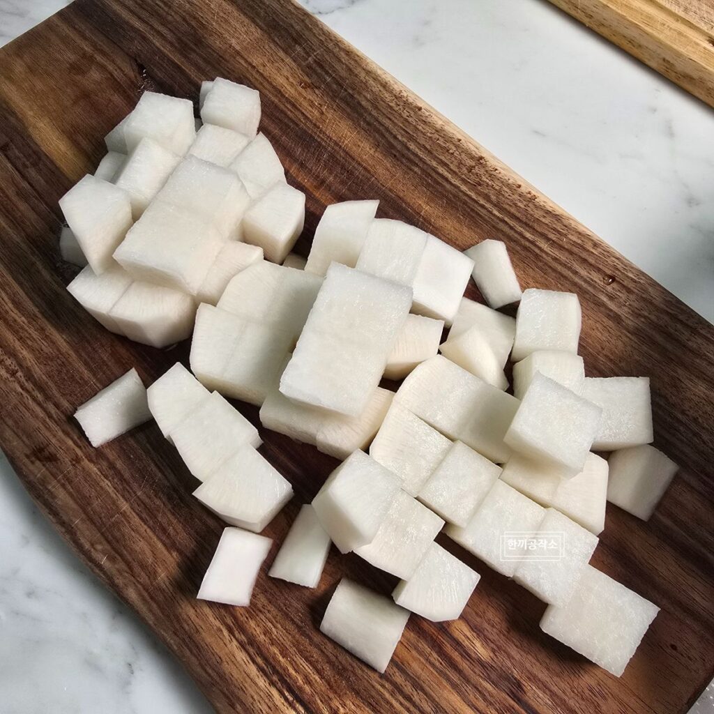 여름무 깍두기 담그는법 (아린 맛 없는 황금 레시피) 설렁탕집 이모님 비법! | 한끼공작소 8 | 한끼공작소