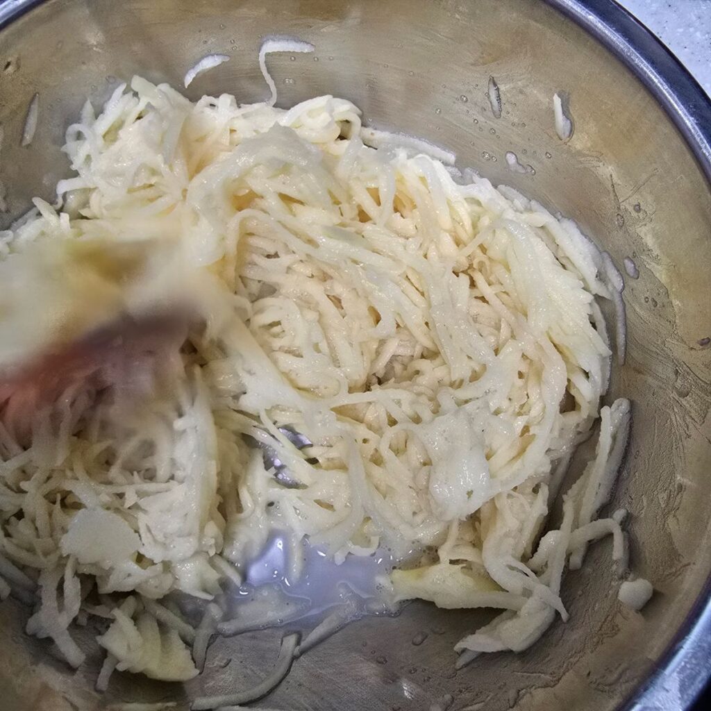 바삭한 감자채전 만들기, 초간단 감자전 만드는법 비오는날 레시피 | 한끼공작소 8 5 | 한끼공작소