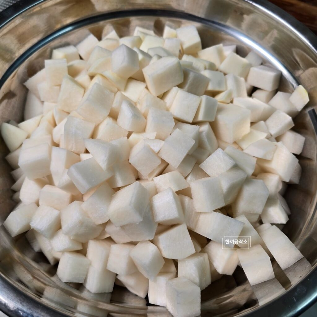 여름무 깍두기 담그는법 (아린 맛 없는 황금 레시피) 설렁탕집 이모님 비법! | 한끼공작소 9 | 한끼공작소