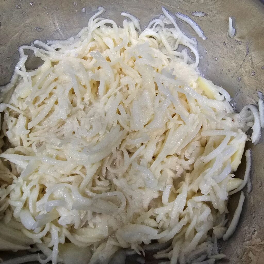 바삭한 감자채전 만들기, 초간단 감자전 만드는법 비오는날 레시피 | 한끼공작소 9 5 | 한끼공작소