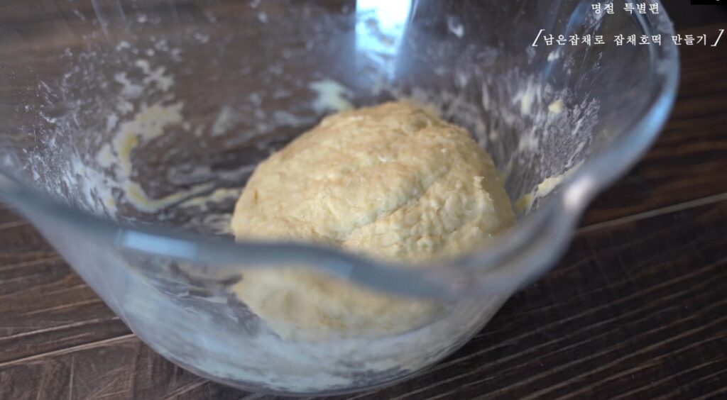 명절 남은 음식의 변신! 잡채호떡 & 매콤 비빔만두 레시피 12 10 27