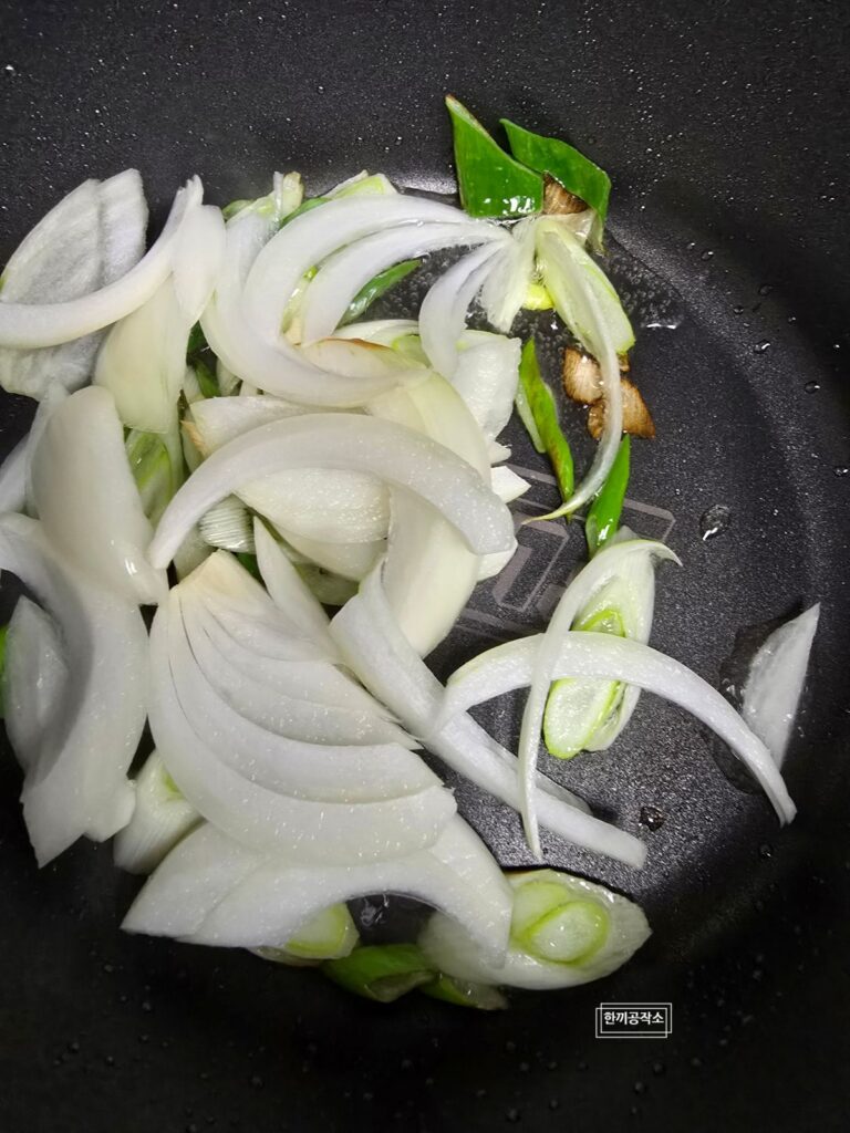 류수영 오징어볶음 레시피, 초간단 요리 오징어덮밥 만들기 | 한끼공작소 10 44 | 한끼공작소