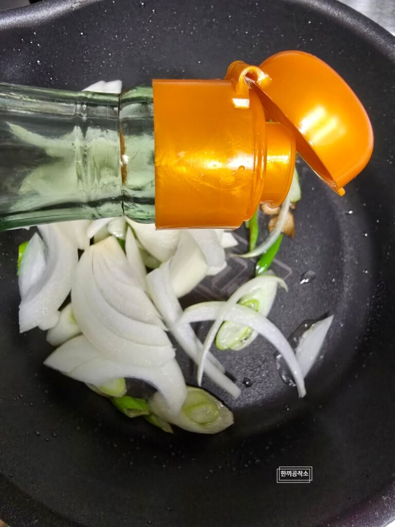 류수영 오징어볶음 레시피, 초간단 요리 오징어덮밥 만들기 | 한끼공작소 11 43 | 한끼공작소