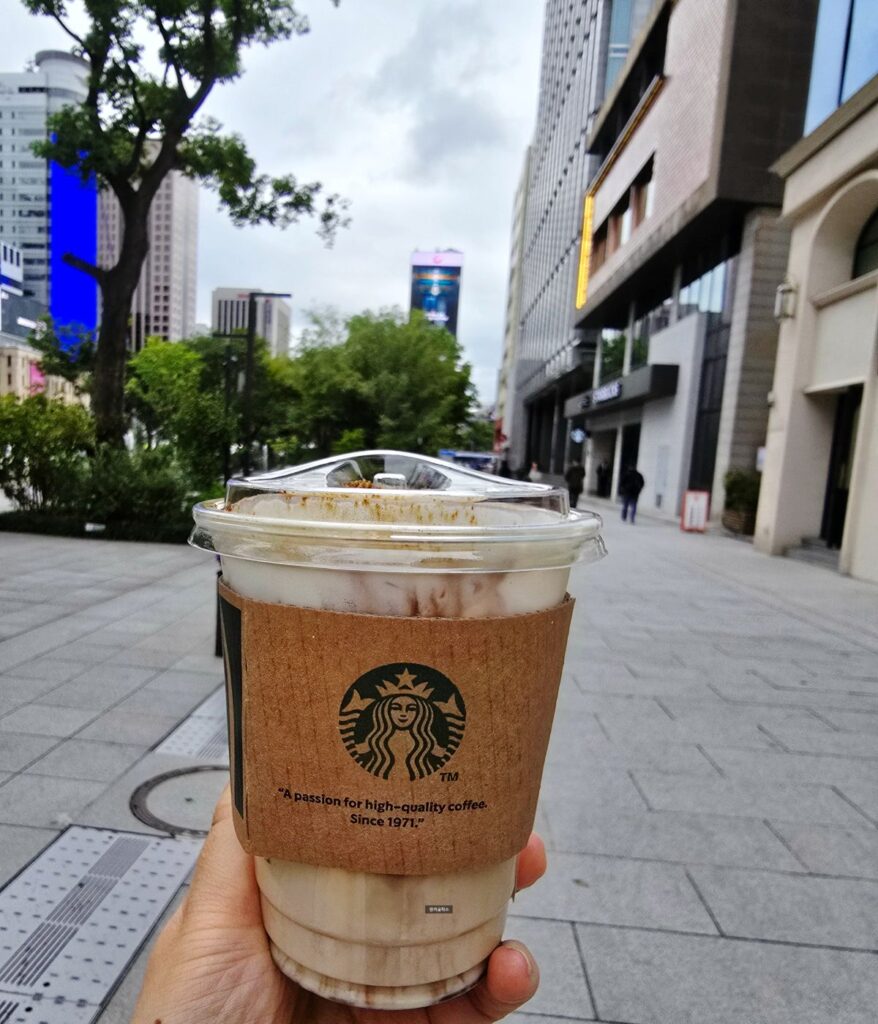 강민경 블글라 스벅 블랙글레이즈드라떼 커스텀, 이렇게 드세요! | 한끼공작소 12 44 | 한끼공작소