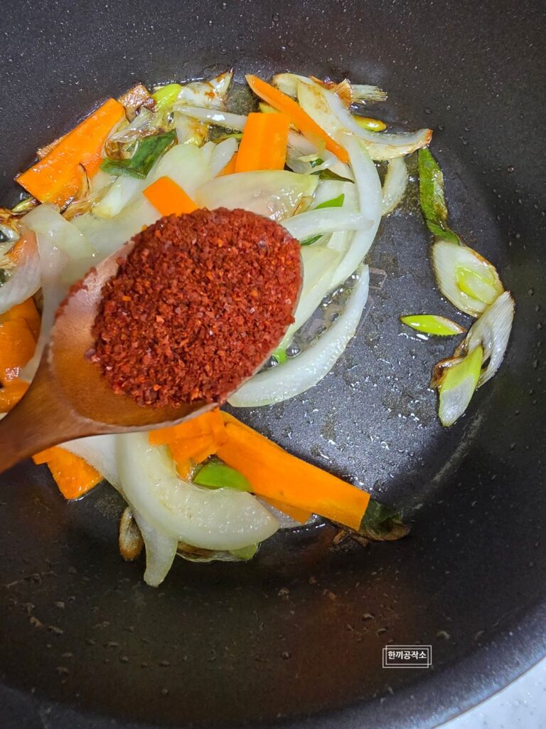 류수영 오징어볶음 레시피, 초간단 요리 오징어덮밥 만들기 | 한끼공작소 13 44 | 한끼공작소