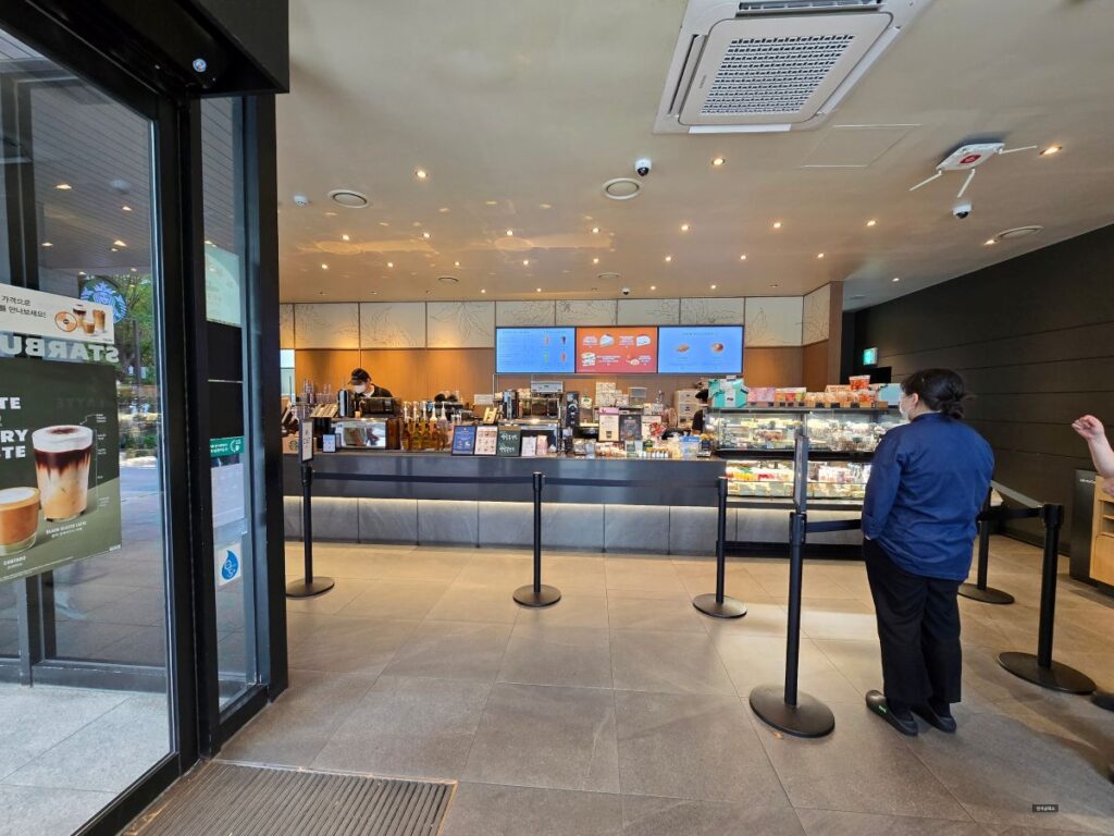 강민경 블글라 스벅 블랙글레이즈드라떼 커스텀, 이렇게 드세요! | 한끼공작소 13 45 | 한끼공작소