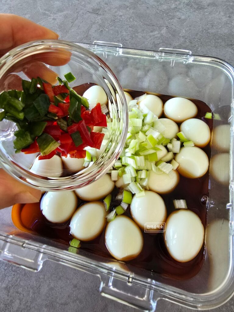 메추리알장조림 황금 레시피 불없이 5분컷 메추리알조림 만들기 | 한끼공작소 14 49 | 한끼공작소