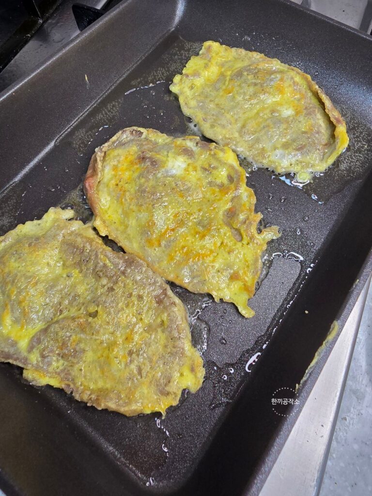 육전 만드는법, 인생 파절이 레시피 비법 공개! (feat. 참소스 활용) | 한끼공작소 16 49 | 한끼공작소