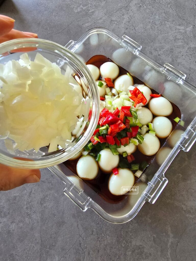 메추리알장조림 황금 레시피 불없이 5분컷 메추리알조림 만들기 | 한끼공작소 16 50 | 한끼공작소