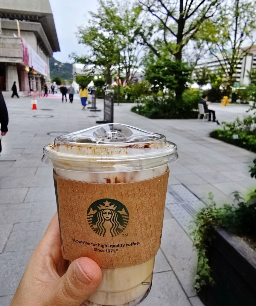 강민경 블글라 스벅 블랙글레이즈드라떼 커스텀, 이렇게 드세요! | 한끼공작소 17 44 | 한끼공작소