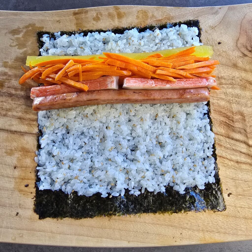 김밥 만들기, 뻔한 스팸김밥에 '이것' 하나 추가하면 인생 레시피 됩니다 | 한끼공작소 17 46 | 한끼공작소