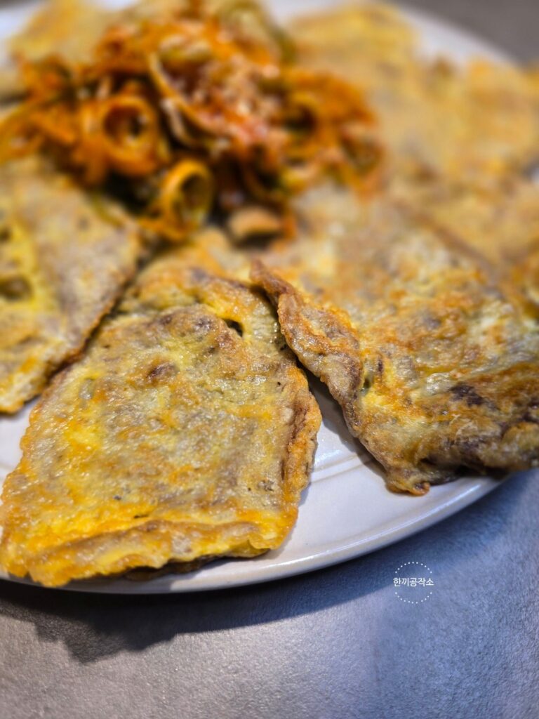 육전 만드는법, 인생 파절이 레시피 비법 공개! (feat. 참소스 활용) | 한끼공작소 17 47 | 한끼공작소