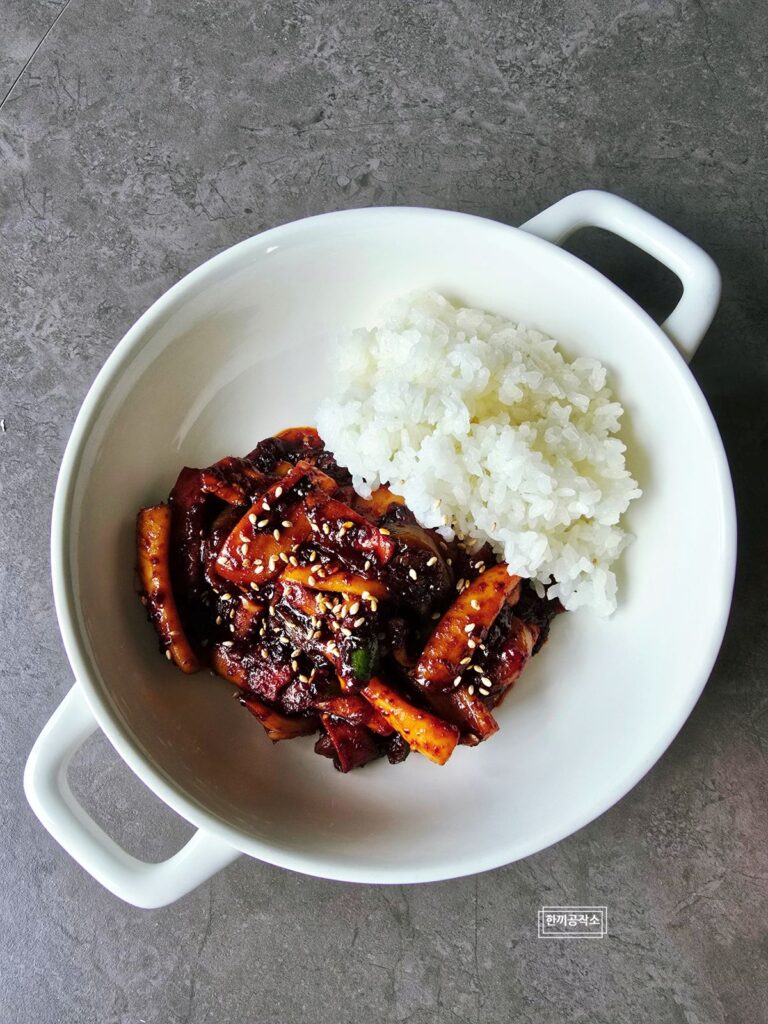 류수영 오징어볶음 레시피, 초간단 요리 오징어덮밥 만들기 | 한끼공작소 18 42 | 한끼공작소