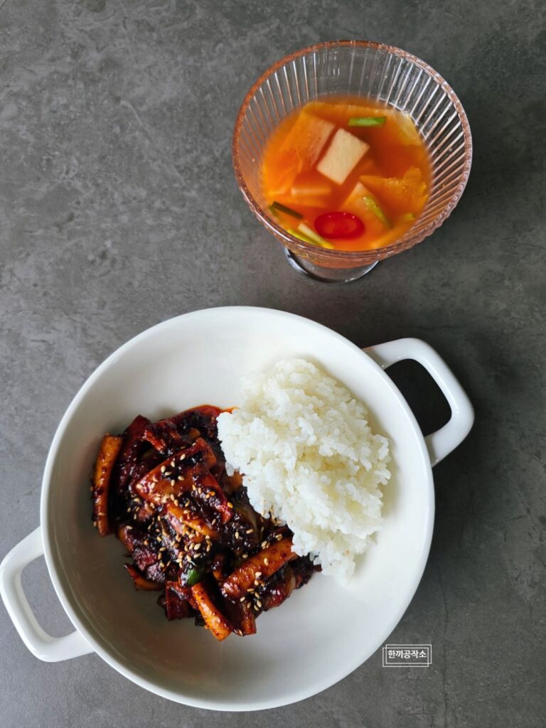 류수영 오징어볶음 레시피, 초간단 요리 오징어덮밥 만들기 | 한끼공작소 19 39 | 한끼공작소