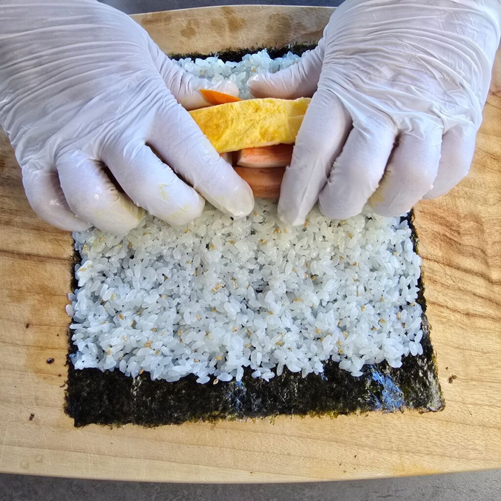 김밥 만들기, 뻔한 스팸김밥에 '이것' 하나 추가하면 인생 레시피 됩니다 | 한끼공작소 19 42 | 한끼공작소