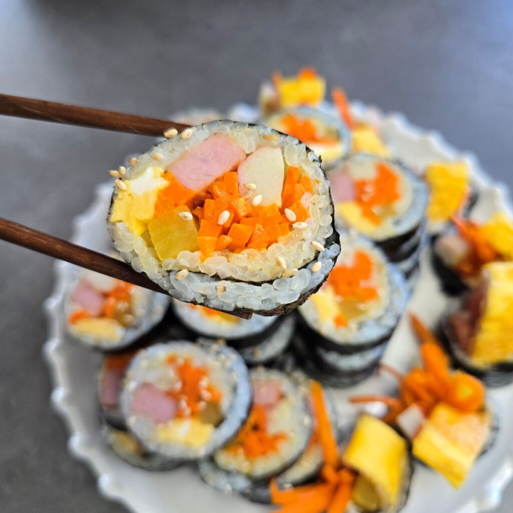 김밥 만들기, 뻔한 스팸김밥에 '이것' 하나 추가하면 인생 레시피 됩니다 | 한끼공작소 2 47 | 한끼공작소