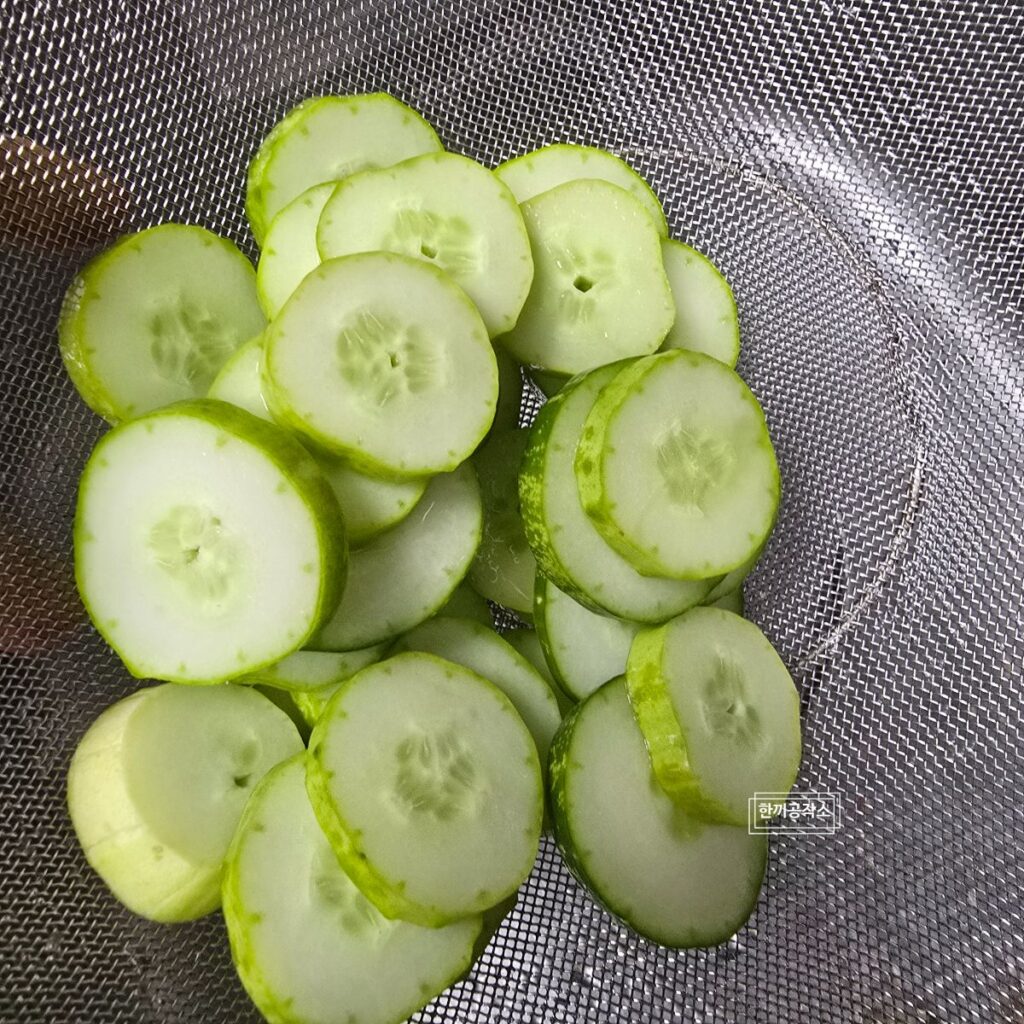 오이무침 황금레시피, 입맛 없을 때 최고 오이무침 레시피 | 한끼공작소 20 37 | 한끼공작소