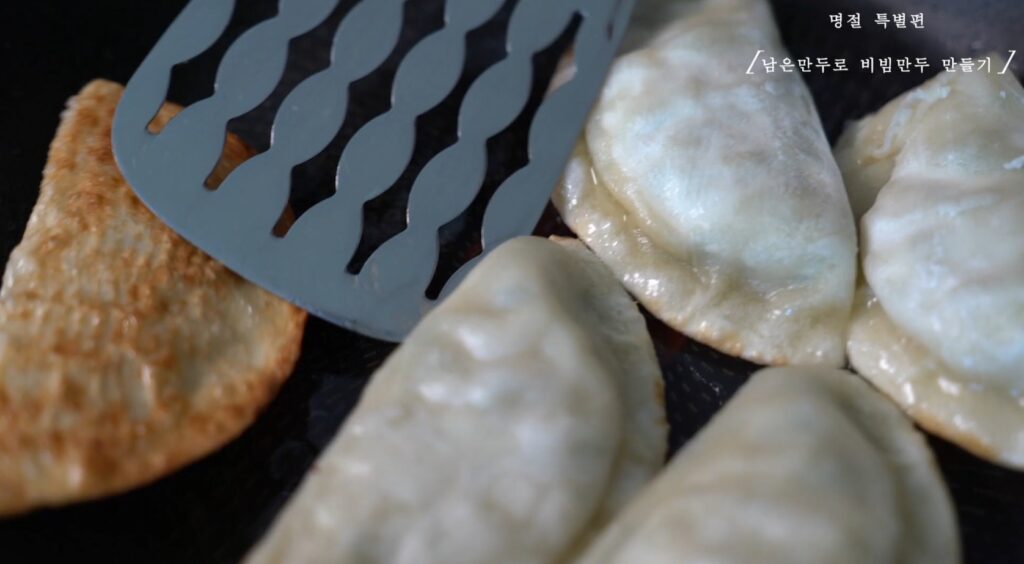 명절 남은 음식의 변신! 잡채호떡 & 매콤 비빔만두 레시피 25 21 24