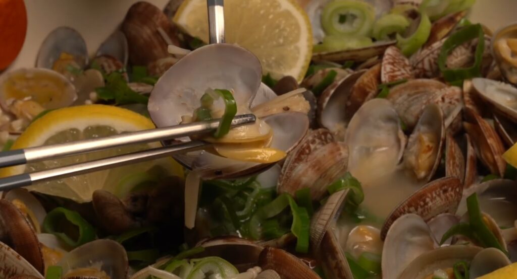 간단한 바지락술찜 만들기 | 해감부터 완벽한 술안주 레시피 23 21 33