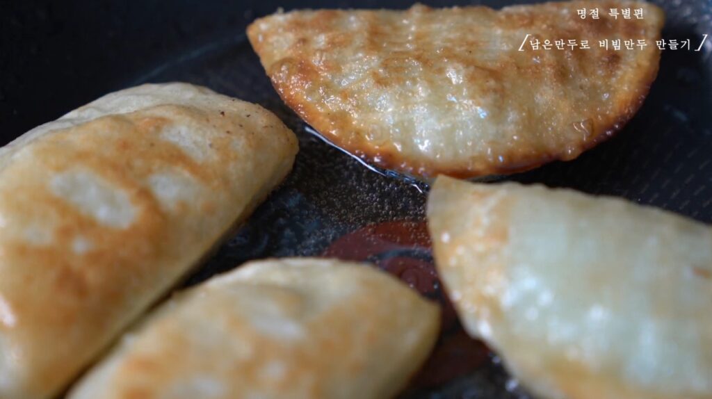 명절 남은 음식의 변신! 잡채호떡 & 매콤 비빔만두 레시피 26 22 24