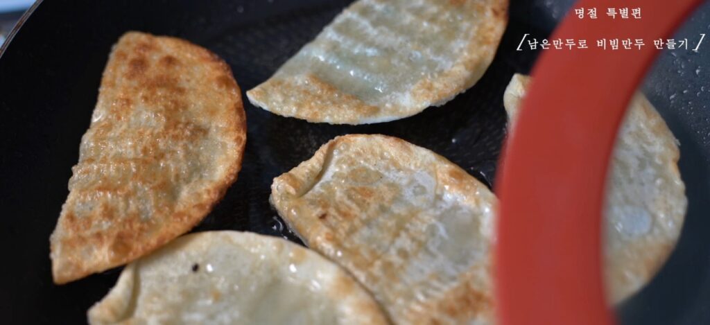 명절 남은 음식의 변신! 잡채호떡 & 매콤 비빔만두 레시피 27 23 24