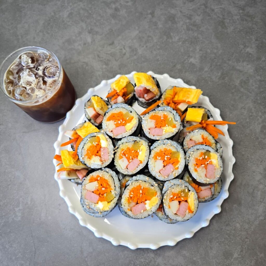 김밥 만들기, 뻔한 스팸김밥에 '이것' 하나 추가하면 인생 레시피 됩니다 | 한끼공작소 25 30 | 한끼공작소