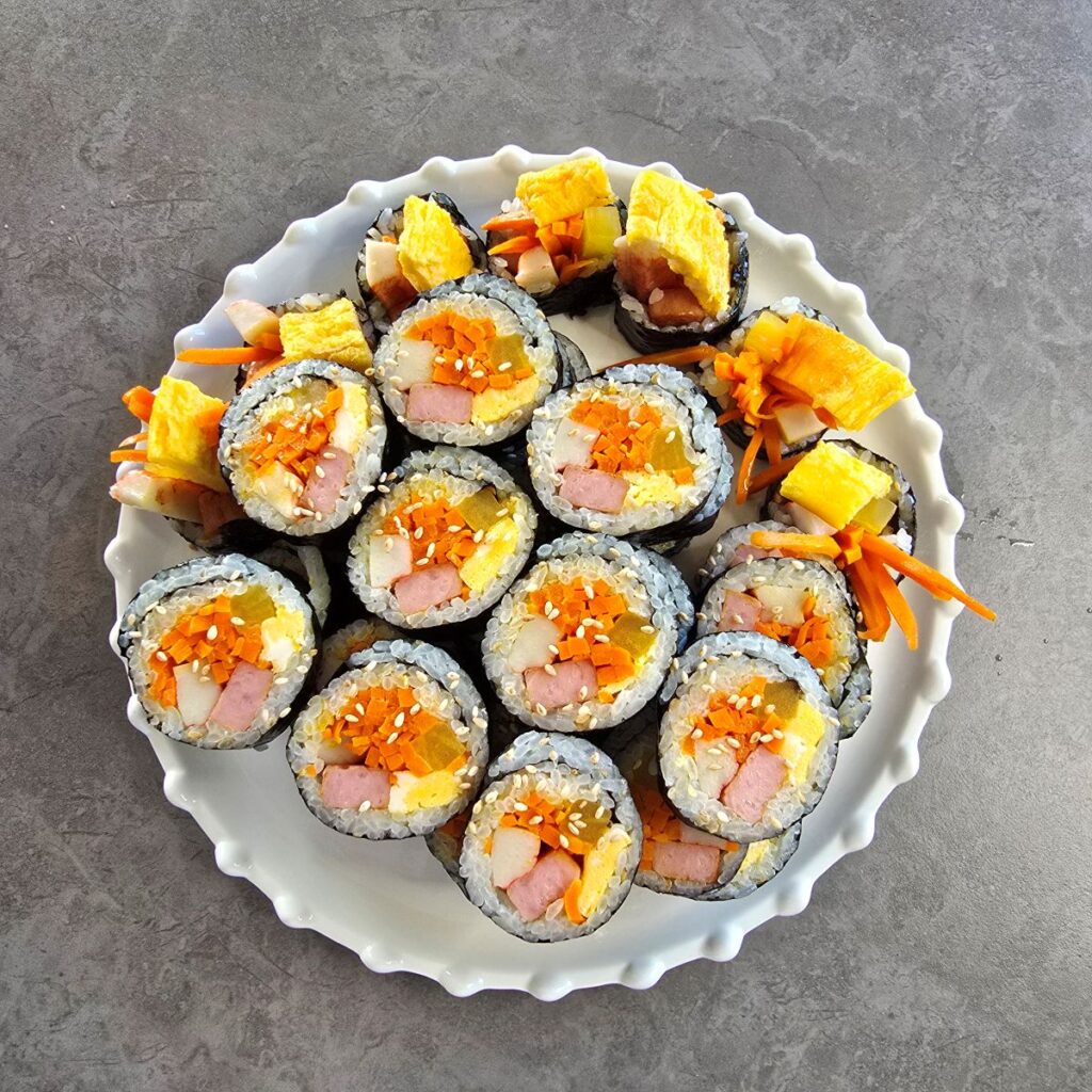 김밥 만들기, 뻔한 스팸김밥에 '이것' 하나 추가하면 인생 레시피 됩니다 | 한끼공작소 27 24 | 한끼공작소