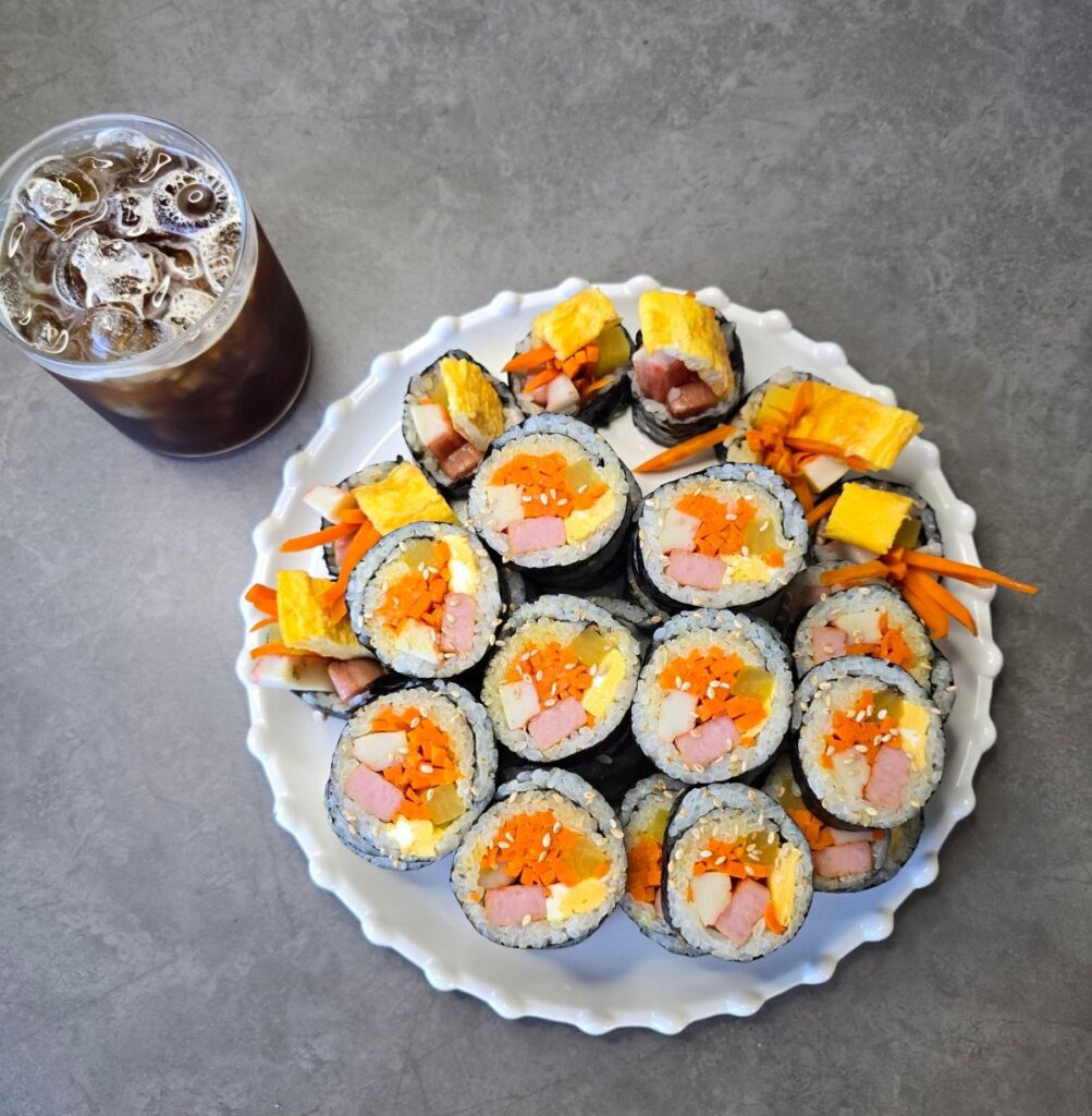 김밥 만들기, 뻔한 스팸김밥에 '이것' 하나 추가하면 인생 레시피 됩니다 | 한끼공작소 3 47 | 한끼공작소