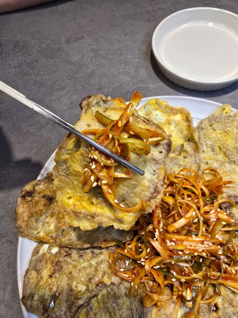 육전 만드는법, 인생 파절이 레시피 비법 공개! (feat. 참소스 활용) | 한끼공작소 39 8 | 한끼공작소